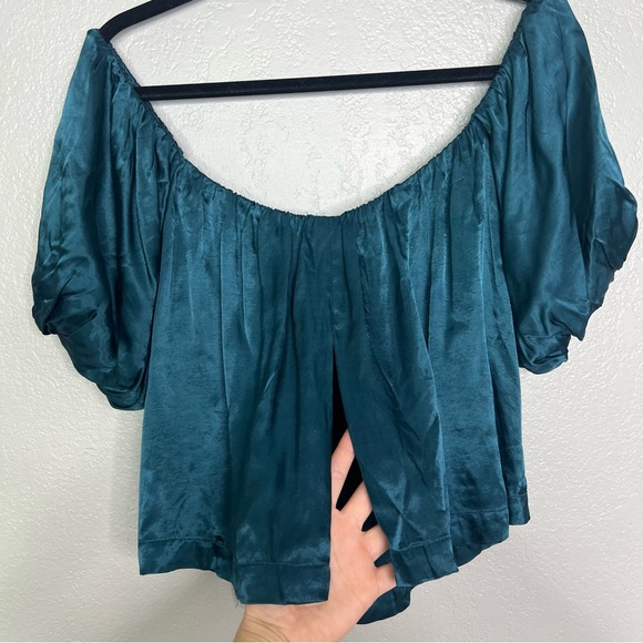 Urban Outfitters Dia Off The Shoulder Silky Top sz small - Picture 5 of 6